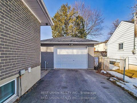 Photo 35 at 184 Lawrence Avenue, Harding, Richmond Hill