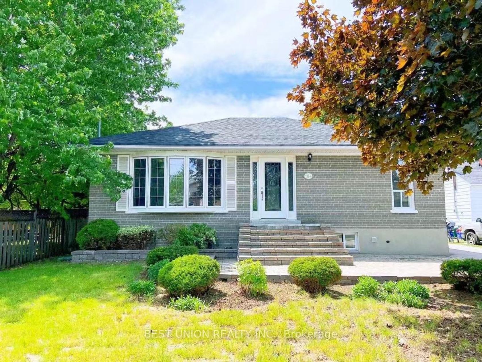 184 Lawrence Avenue, Harding, Richmond Hill 