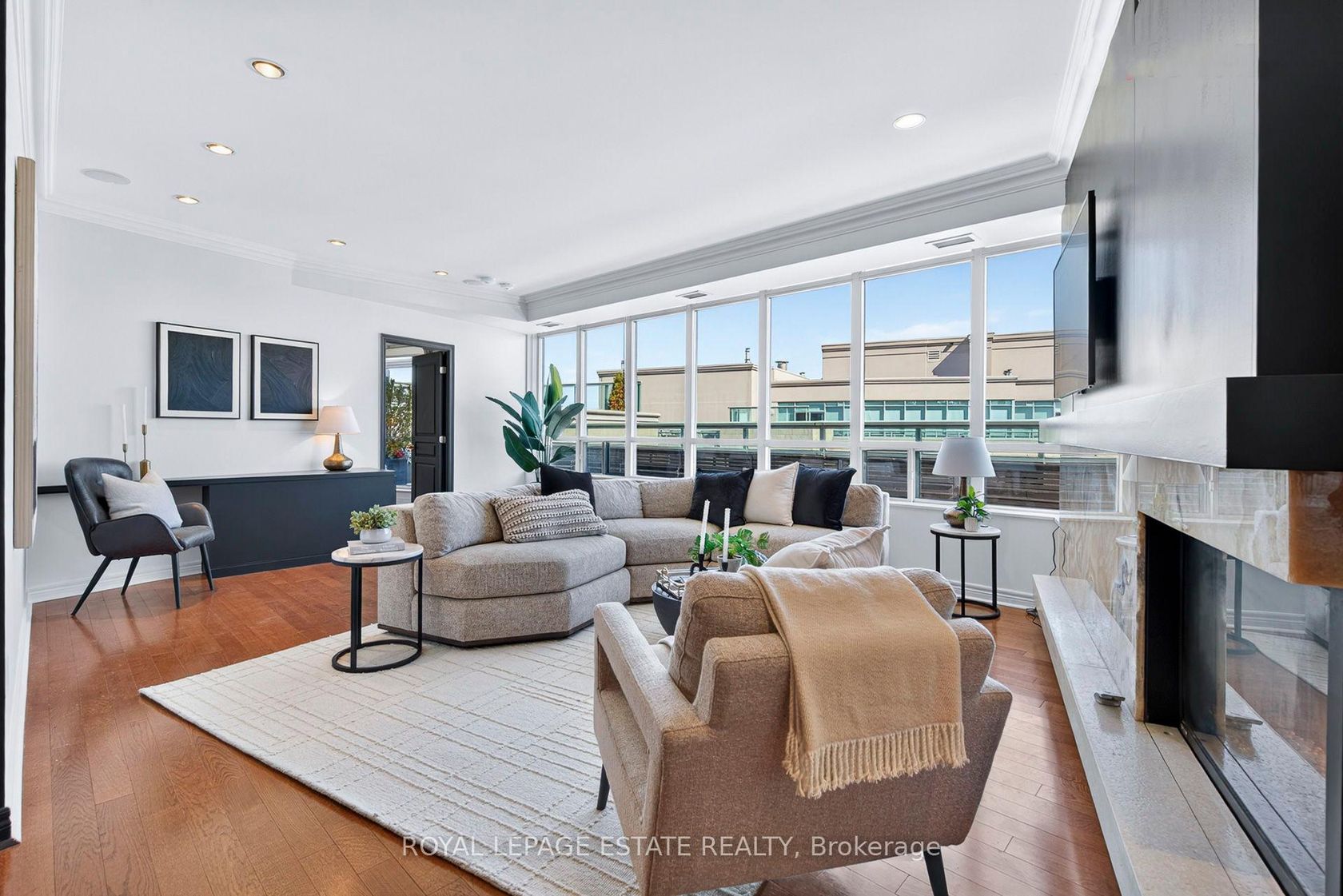 Ph9 - 9 Boardwalk Drive, The Beaches, Toronto by Loree Meneguzzi Real Estate Ph9 - 9 Boardwalk Drive, The Beaches, Toronto