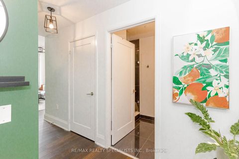 Photo 7 at 1705 - 576 FRONT Street W, Waterfront Communities C1, Toronto
