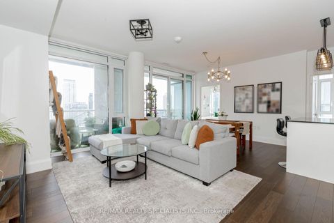 Photo 10 at 1705 - 576 FRONT Street W, Waterfront Communities C1, Toronto