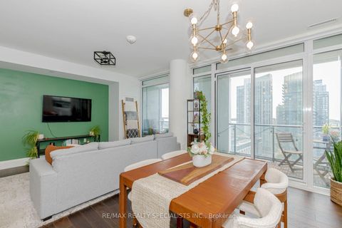 Photo 15 at 1705 - 576 FRONT Street W, Waterfront Communities C1, Toronto