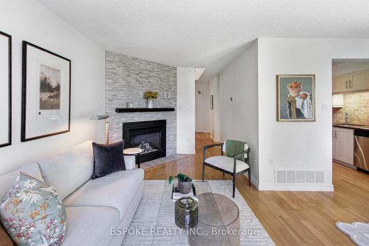 Photo 6 at 3 - 3079 Fifth Line W, Erin Mills, Mississauga