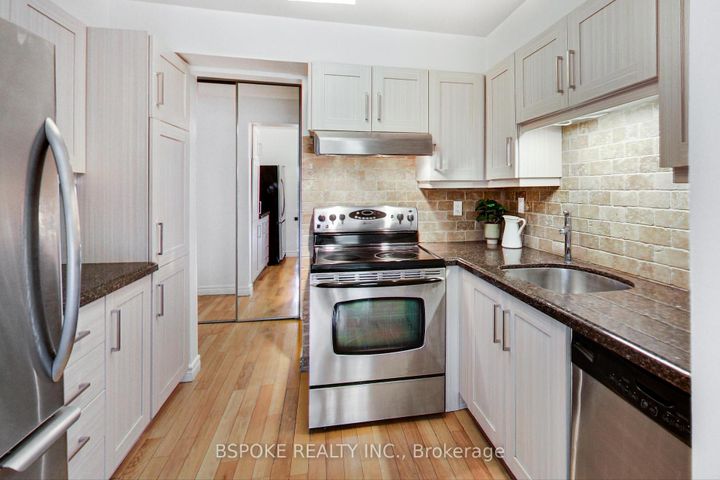 Photo 10 at 3 - 3079 Fifth Line W, Erin Mills, Mississauga