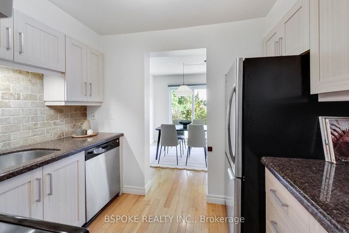 Photo 11 at 3 - 3079 Fifth Line W, Erin Mills, Mississauga