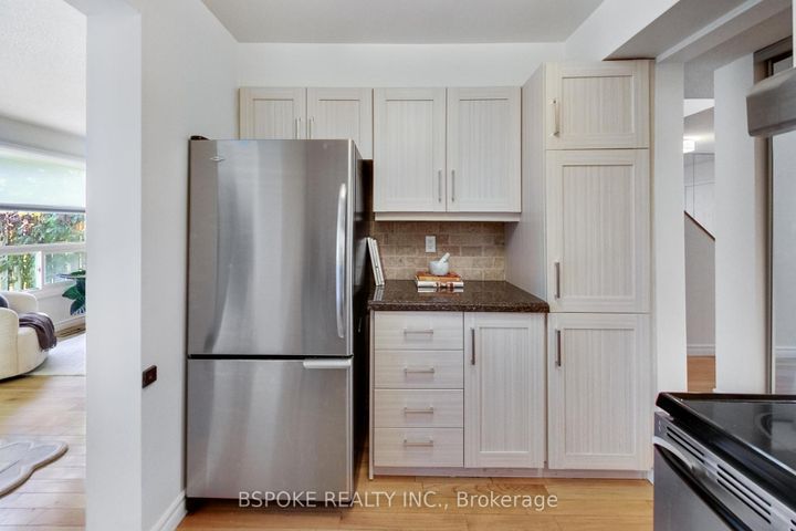Photo 12 at 3 - 3079 Fifth Line W, Erin Mills, Mississauga