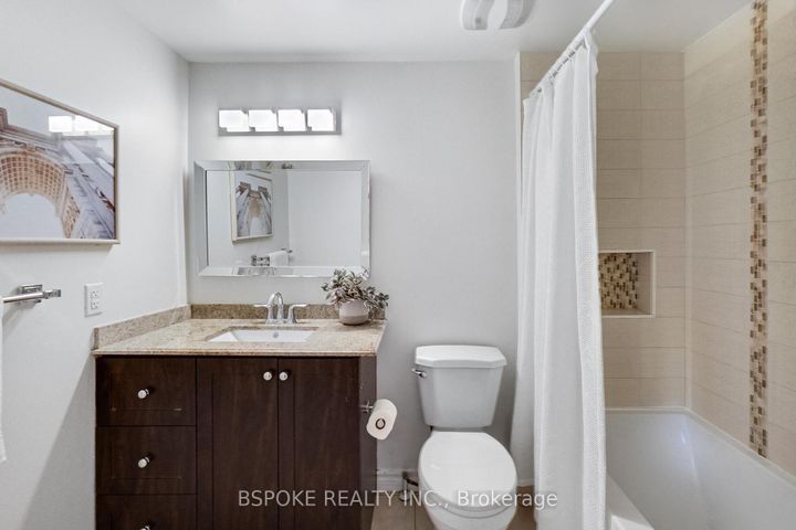 Photo 18 at 3 - 3079 Fifth Line W, Erin Mills, Mississauga