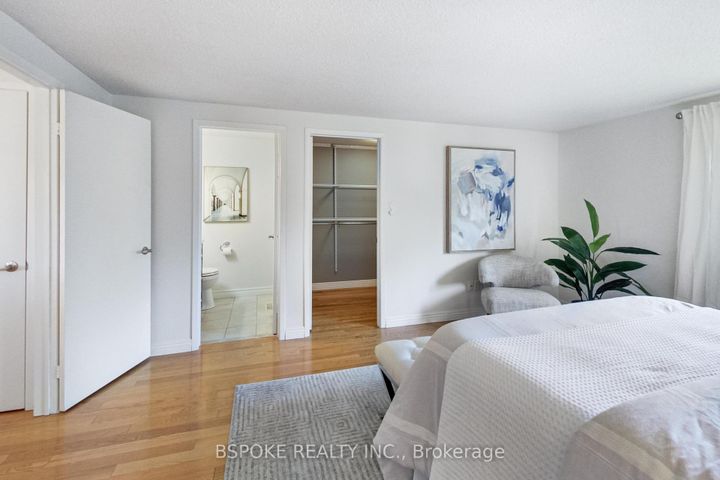 Photo 21 at 3 - 3079 Fifth Line W, Erin Mills, Mississauga