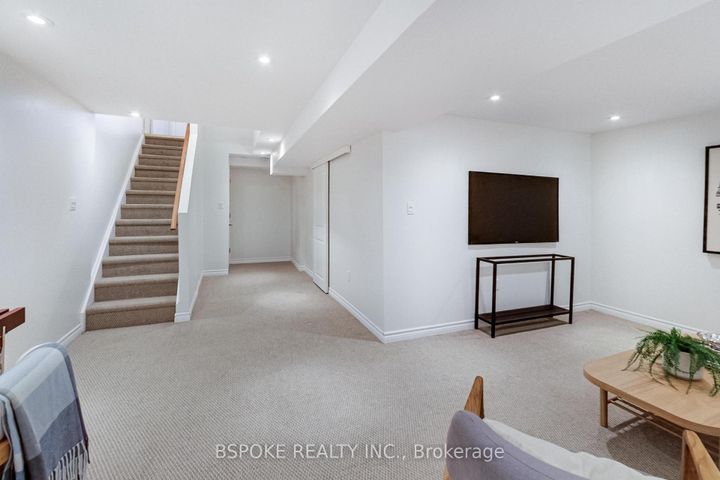 Photo 25 at 3 - 3079 Fifth Line W, Erin Mills, Mississauga