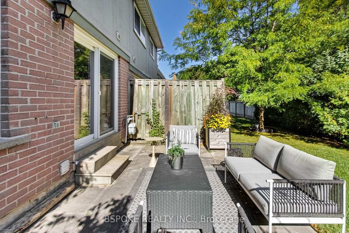 Photo 30 at 3 - 3079 Fifth Line W, Erin Mills, Mississauga