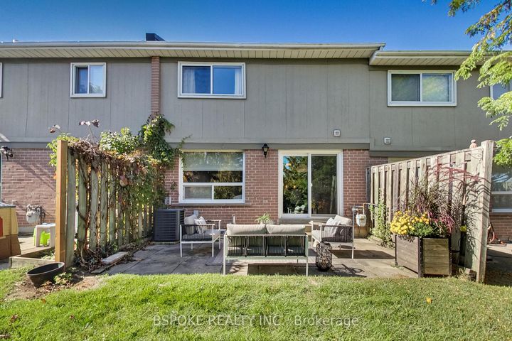 Photo 33 at 3 - 3079 Fifth Line W, Erin Mills, Mississauga
