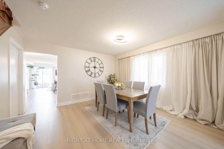 Photo 5 at 182 Meadowhawk Trail, Bradford, Bradford West Gwillimbury