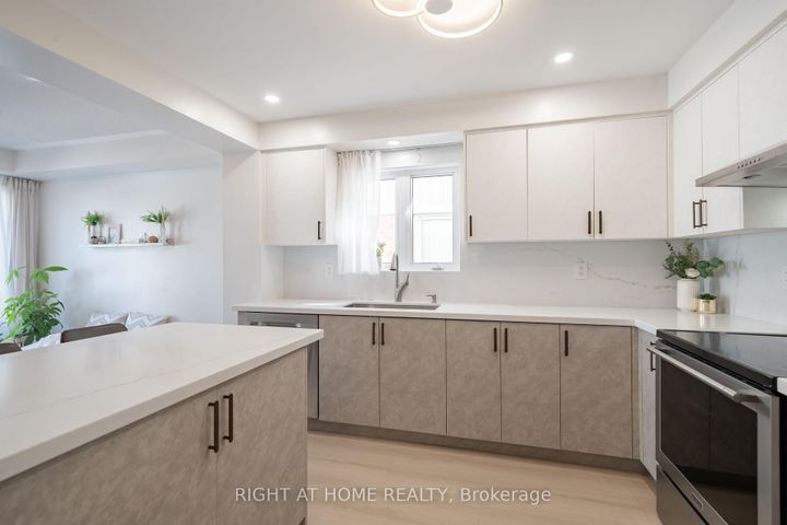 Photo 8 at 182 Meadowhawk Trail, Bradford, Bradford West Gwillimbury