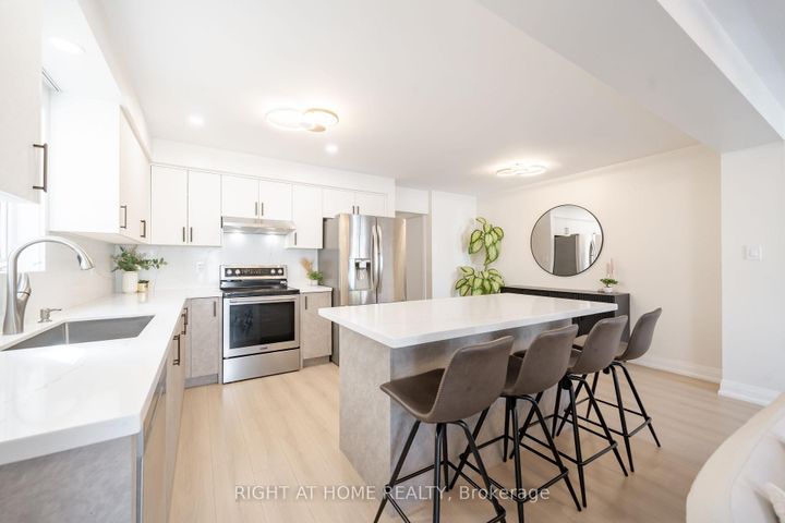 Photo 10 at 182 Meadowhawk Trail, Bradford, Bradford West Gwillimbury