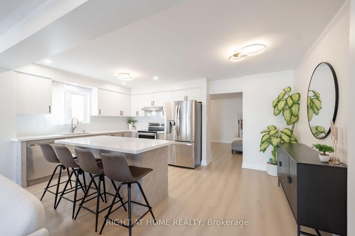Photo 11 at 182 Meadowhawk Trail, Bradford, Bradford West Gwillimbury