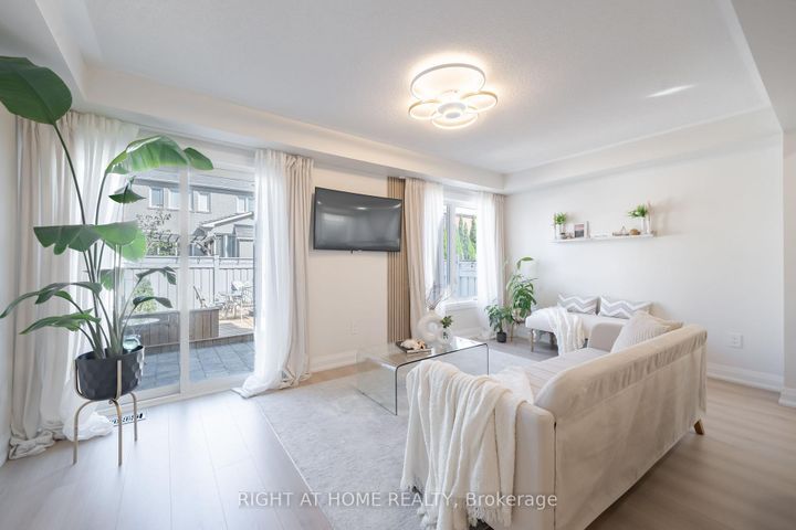 Photo 13 at 182 Meadowhawk Trail, Bradford, Bradford West Gwillimbury