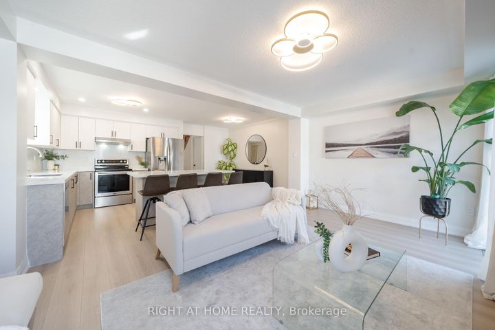 Photo 14 at 182 Meadowhawk Trail, Bradford, Bradford West Gwillimbury