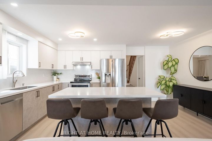 Photo 15 at 182 Meadowhawk Trail, Bradford, Bradford West Gwillimbury