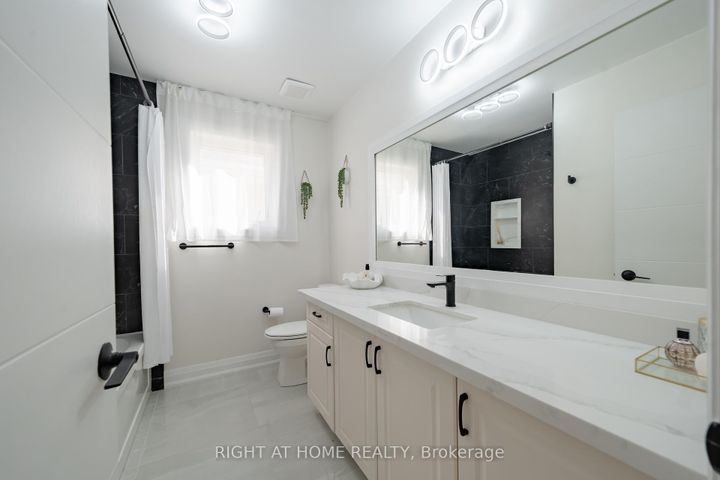 Photo 25 at 182 Meadowhawk Trail, Bradford, Bradford West Gwillimbury