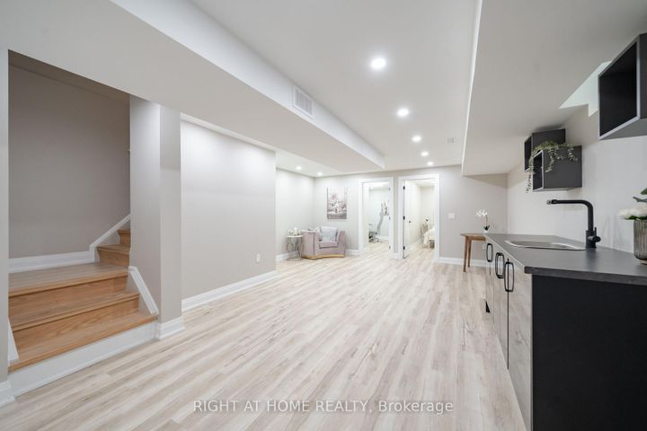 Photo 31 at 182 Meadowhawk Trail, Bradford, Bradford West Gwillimbury