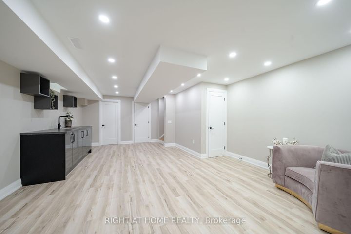 Photo 32 at 182 Meadowhawk Trail, Bradford, Bradford West Gwillimbury