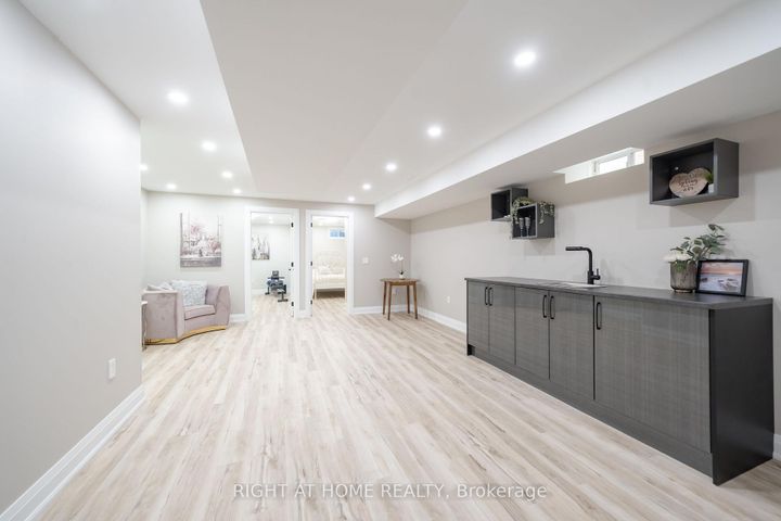 Photo 33 at 182 Meadowhawk Trail, Bradford, Bradford West Gwillimbury
