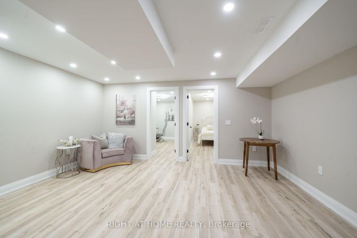 Photo 34 at 182 Meadowhawk Trail, Bradford, Bradford West Gwillimbury