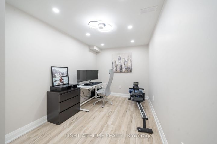 Photo 36 at 182 Meadowhawk Trail, Bradford, Bradford West Gwillimbury