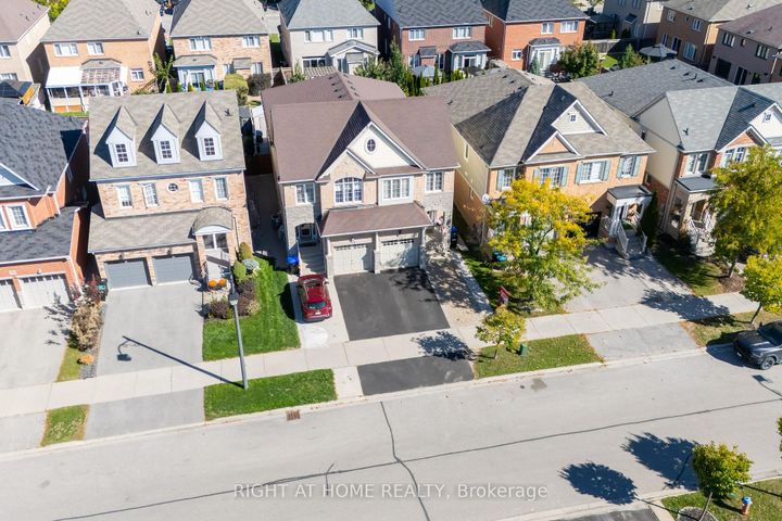 Photo 42 at 182 Meadowhawk Trail, Bradford, Bradford West Gwillimbury