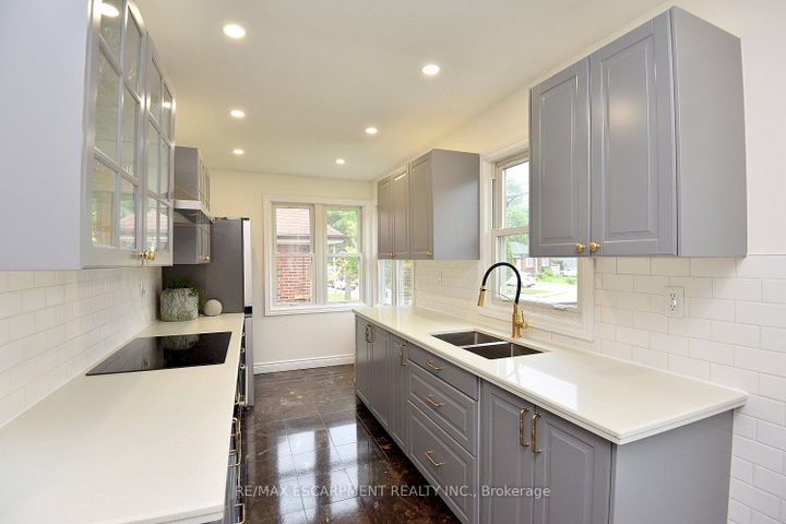 Photo 12 at 45 Dunkirk Drive, Rosedale, Hamilton