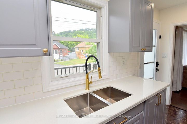 Photo 13 at 45 Dunkirk Drive, Rosedale, Hamilton