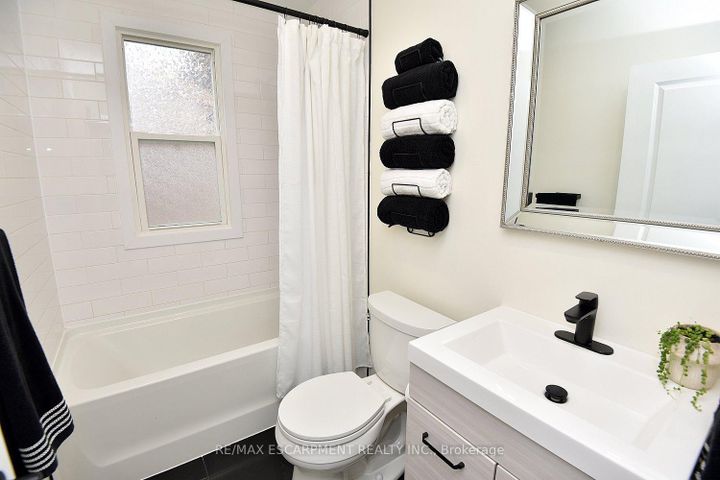 Photo 22 at 45 Dunkirk Drive, Rosedale, Hamilton