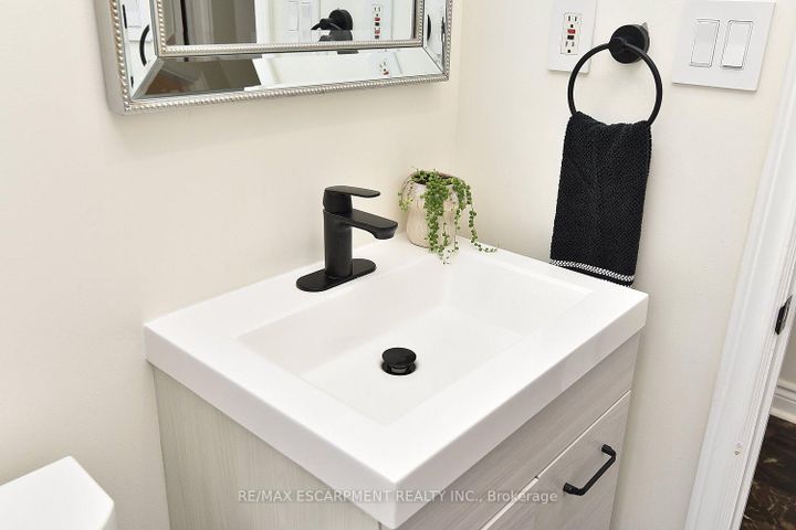 Photo 23 at 45 Dunkirk Drive, Rosedale, Hamilton