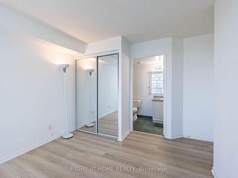 Photo 21 at 2001 - 238 Doris Avenue, Willowdale East, Toronto Photo 21 at 2001 - 238 Doris Avenue, Willowdale East, Toronto