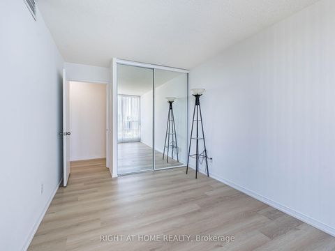 Photo 31 at 2001 - 238 Doris Avenue, Willowdale East, Toronto