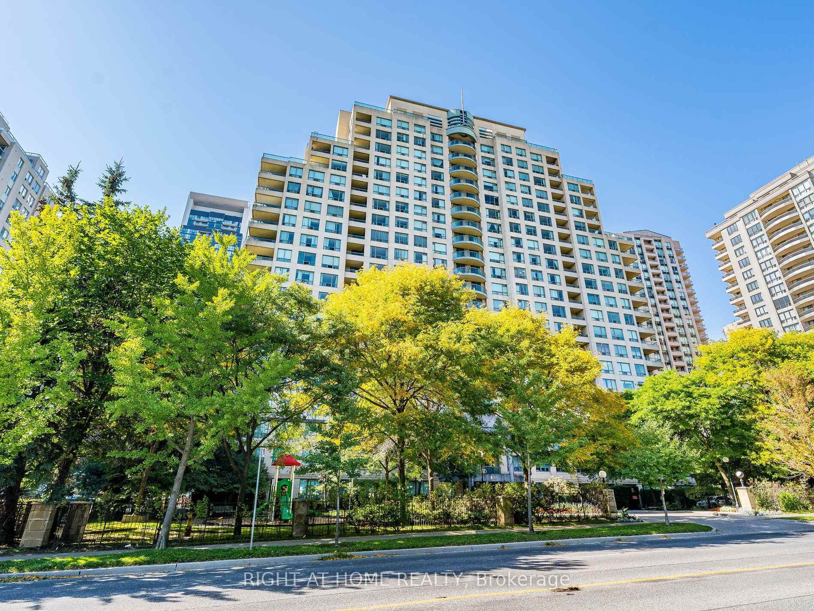 2001 - 238 Doris Avenue, Willowdale East, Toronto 