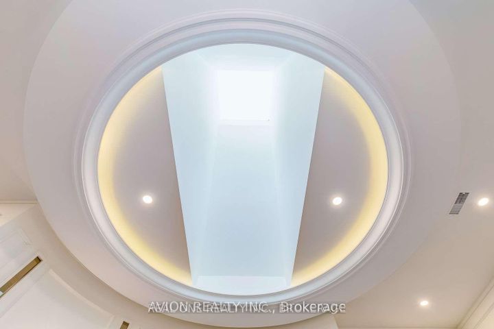 Photo 13 at 3 Sutcliffe Drive, Bayview Village, Toronto