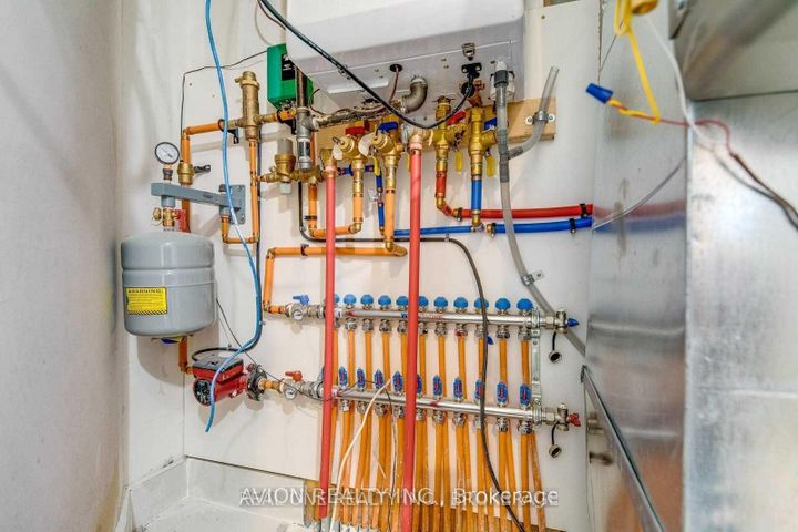 Photo 34 at 3 Sutcliffe Drive, Bayview Village, Toronto