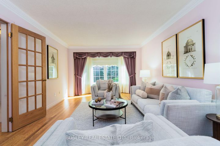 Photo 3 at 8 Roverdale Court, Unionville, Markham