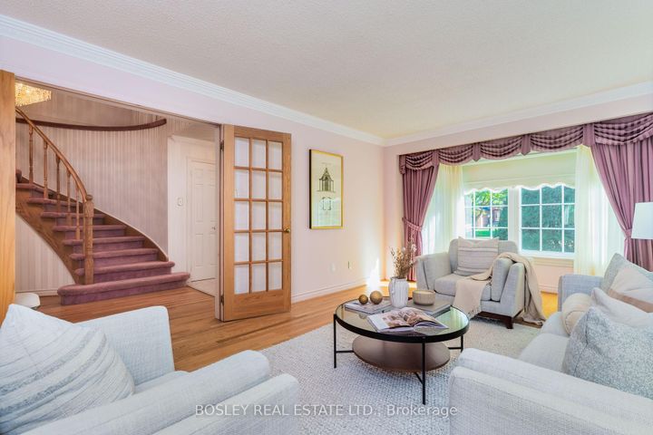 Photo 4 at 8 Roverdale Court, Unionville, Markham