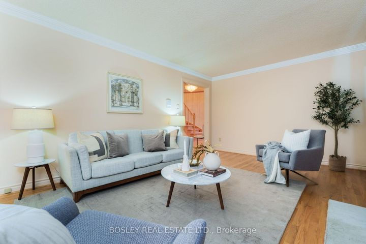 Photo 11 at 8 Roverdale Court, Unionville, Markham