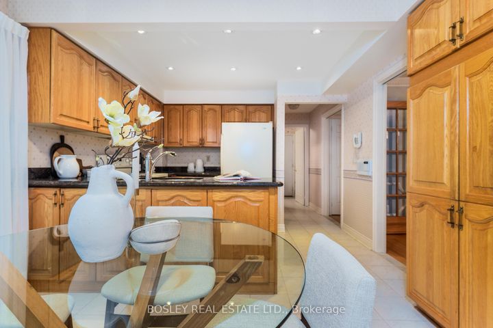 Photo 15 at 8 Roverdale Court, Unionville, Markham