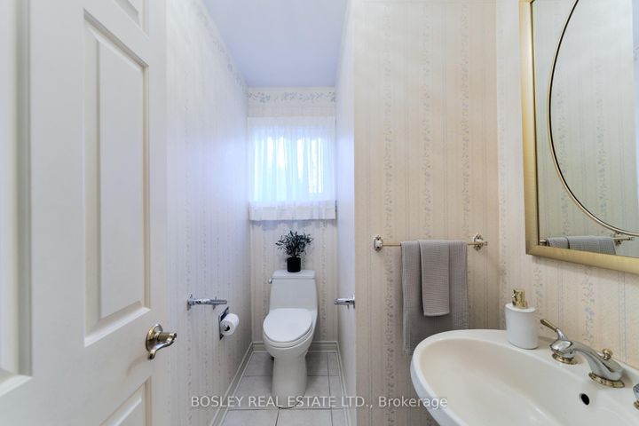 Photo 16 at 8 Roverdale Court, Unionville, Markham