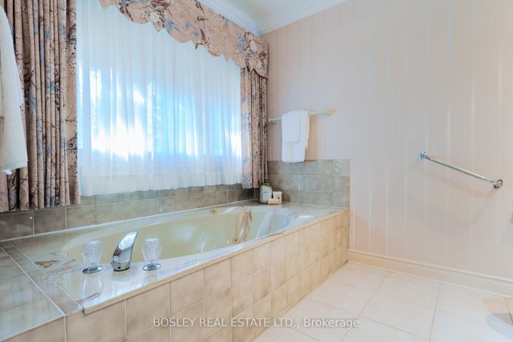 Photo 26 at 8 Roverdale Court, Unionville, Markham