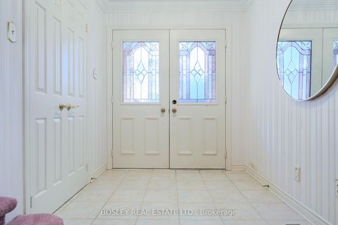 Photo 1 at 8 Roverdale Court, Unionville, Markham