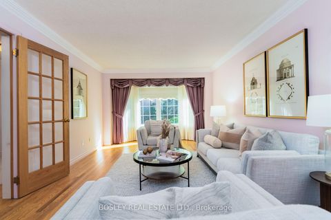 Photo 3 at 8 Roverdale Court, Unionville, Markham