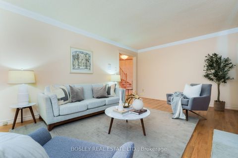 Photo 11 at 8 Roverdale Court, Unionville, Markham