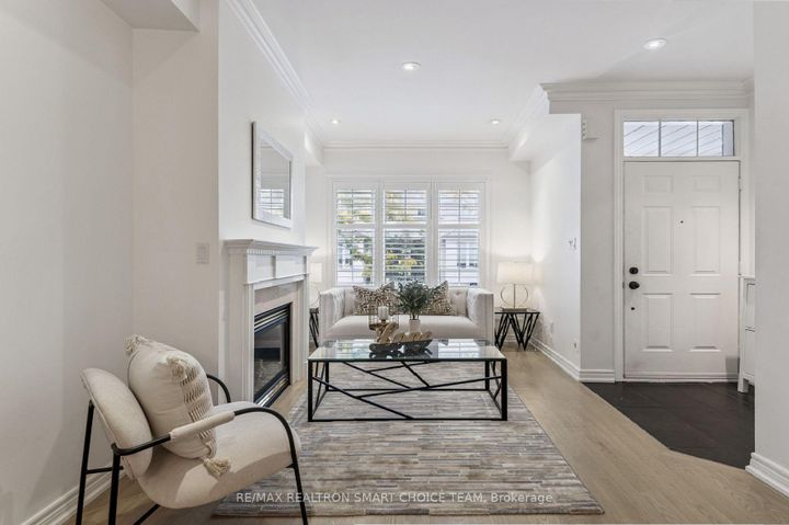 Photo 2 at 34 McBride Lane, Willowdale West, Toronto
