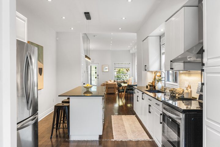 Photo 8 at 386 Crawford Street, Bellwoods, Toronto