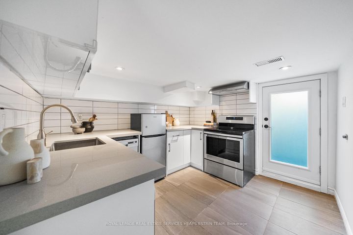 Photo 27 at 386 Crawford Street, Bellwoods, Toronto
